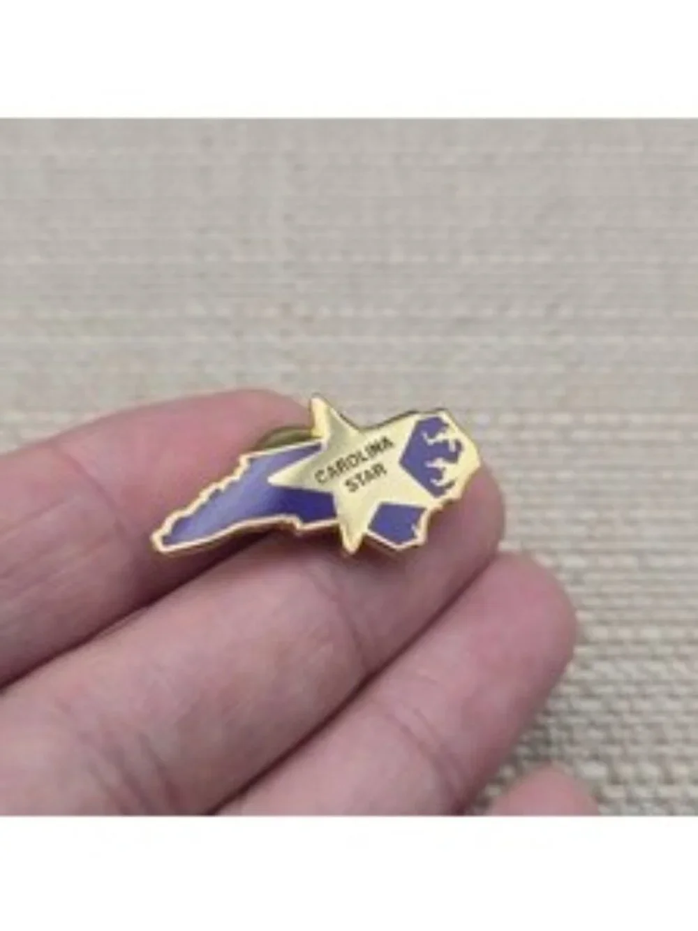 Carolina Star North Carolina State Shape Gold Tone Purple Enamel Lapel Pin A8347